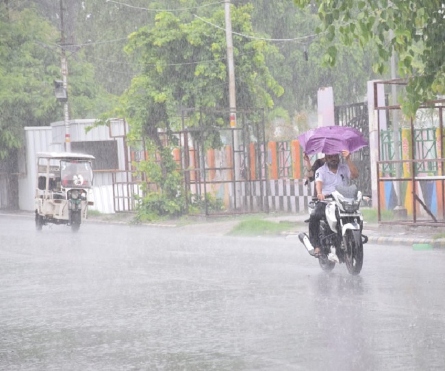 Weather Forecast Kanpur सुबह से मंडरा रहे थे बादल और दोपहर होते ही